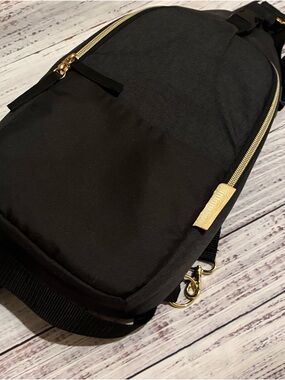 Infantino Flip 4-in-1 Convertible Carrier & Crossbody Diaper Bag